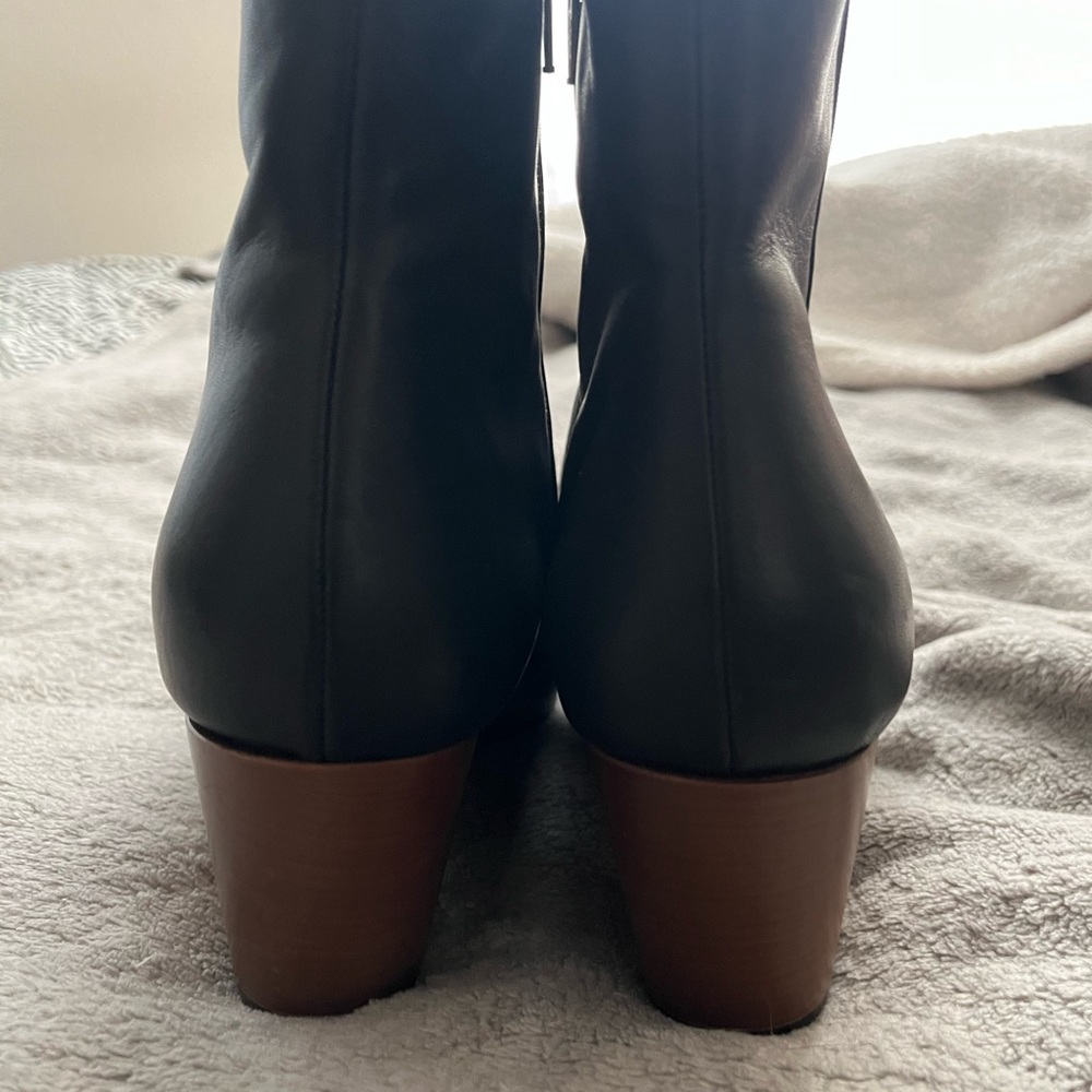 Coclico Black Leather Ankle Boots with shearling inside. 40/ 9.5 Like new - Picture 8 of 12